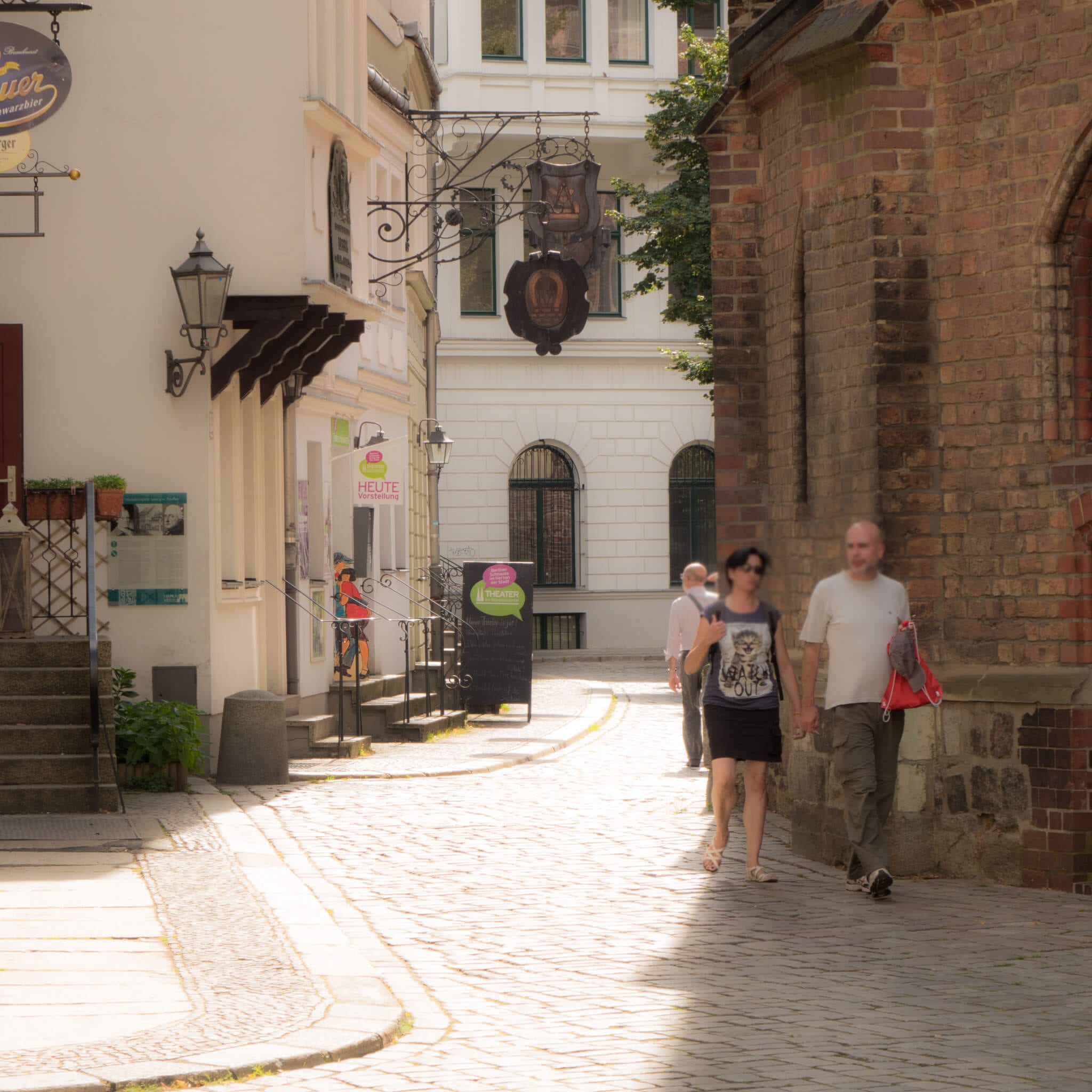 Anlegestelle Nikolaiviertel - kleine Gasse im Nikolaiviertel