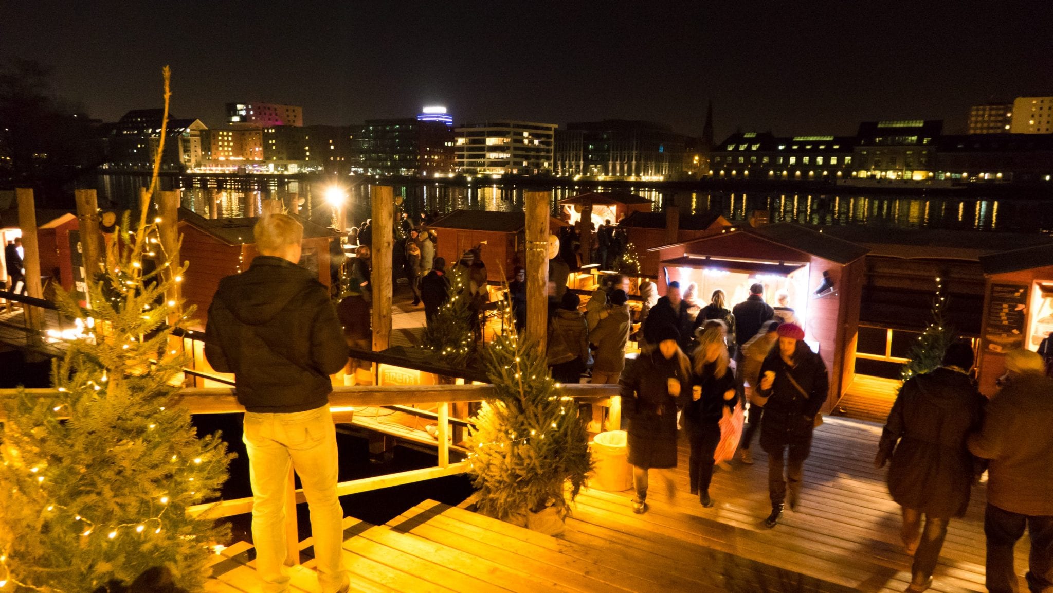 Schönster Weihnachtsmarkt Berlin - Blick Richtung Spree