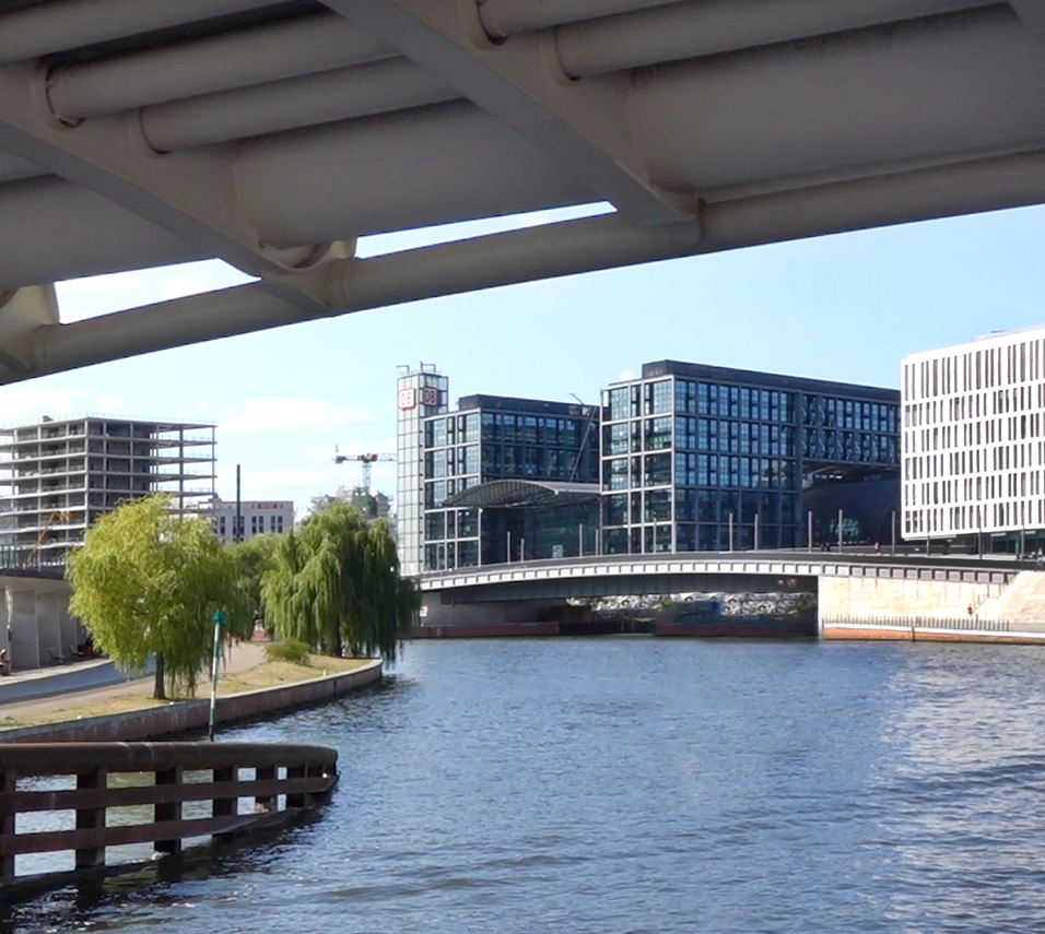 Spreefahrten Berlin Friedrichstraße - Berliner Hauptbahnhof