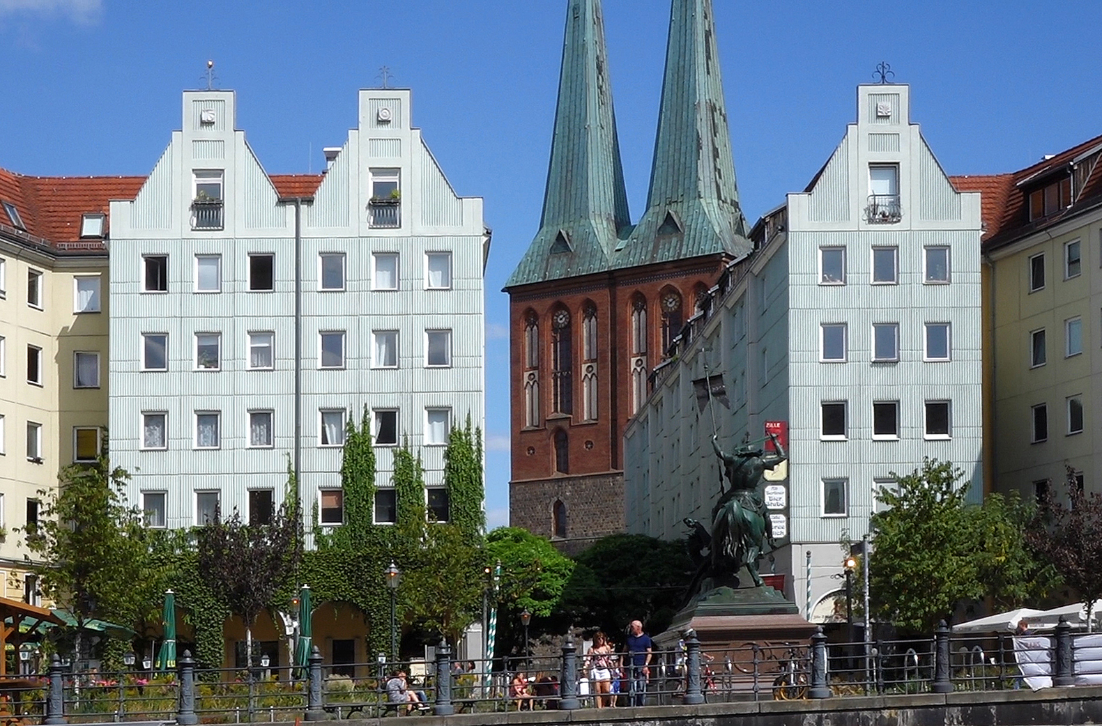 Nikolaiviertel – Spreefahrt ab Anlegestelle Holsteiner Ufer
