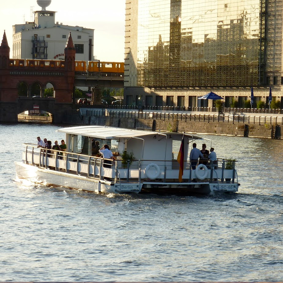 schifffahrt-berlin-charterfahrt-abends