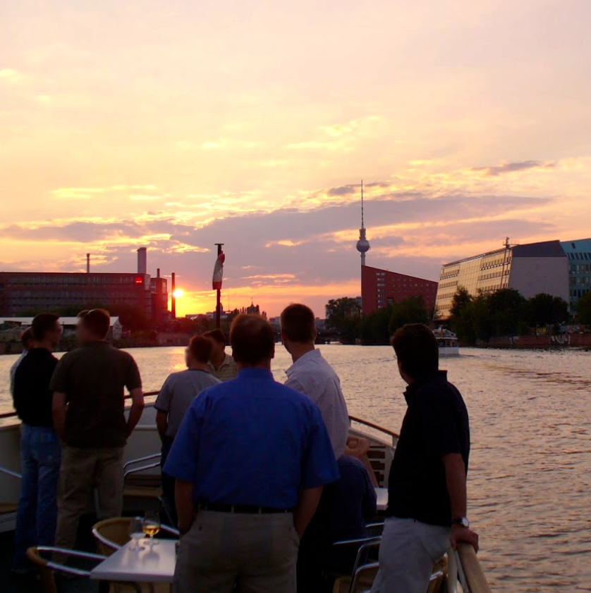 schifffahrt-berlin-schiff-mieten-sonnenuntergang