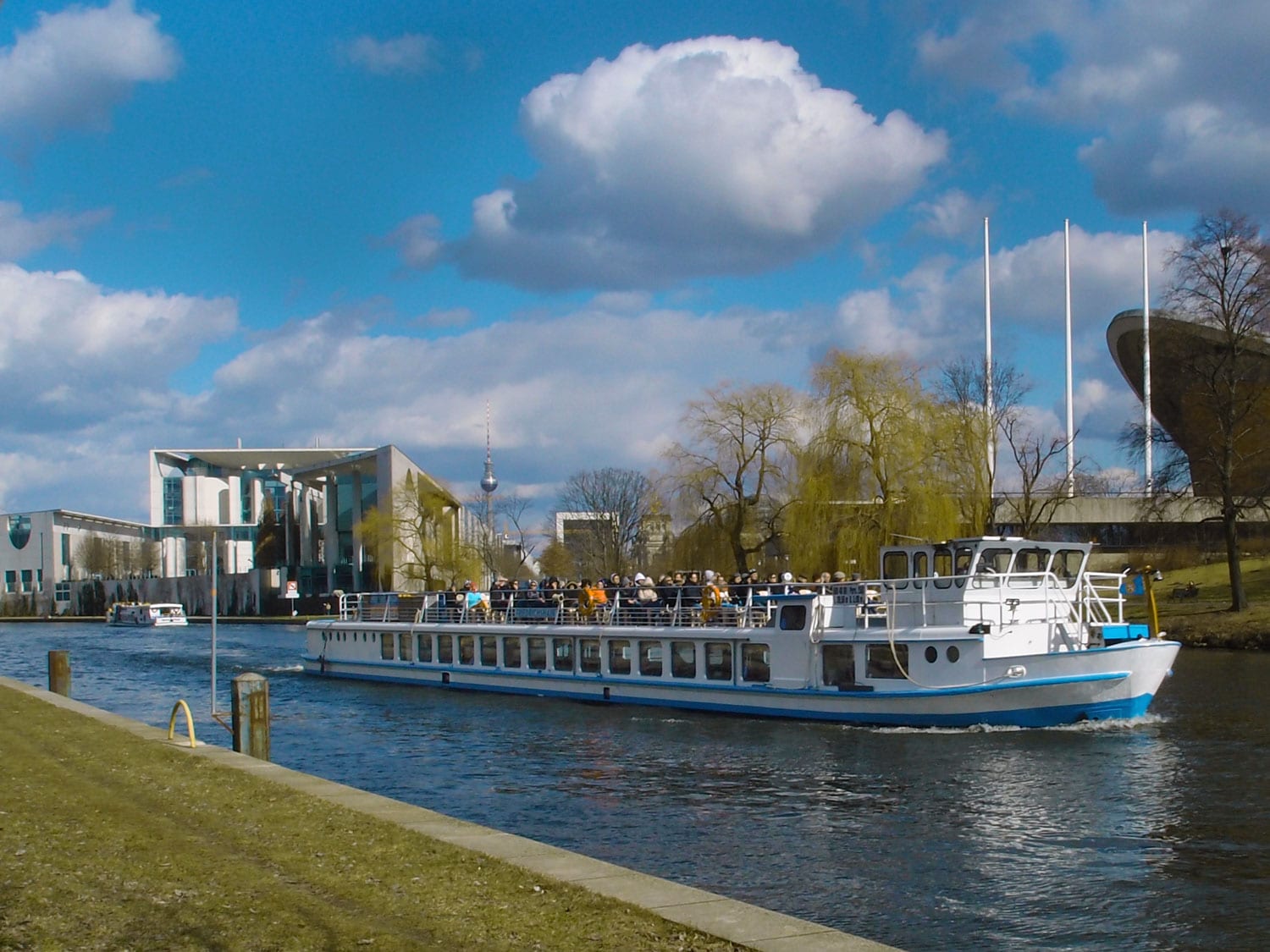 Bootsfahrt auf der Spree – Magnus-Hirschfeld-Ufer